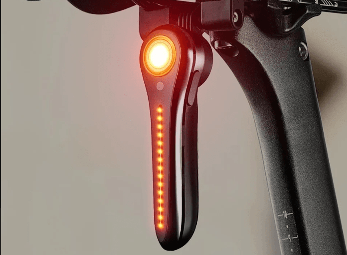 Lumină spate pentru biciclete reîncărcabilă USB LED, impermeabilă, cu senzor de frână,